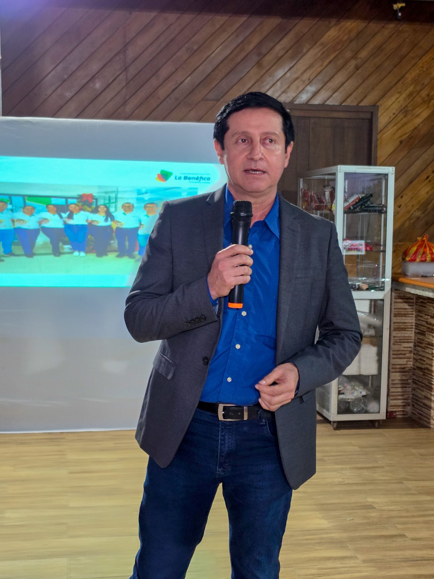 "𝐒𝐨𝐲 𝐋𝐚 𝐁𝐞𝐧𝐞́𝐟𝐢𝐜𝐚, 𝐂𝐨𝐧𝐯𝐞𝐫𝐬𝐚𝐧𝐝𝐨 𝐜𝐨𝐧 𝐥𝐨𝐬 𝐒𝐨𝐜𝐢𝐨𝐬 𝐀𝐠𝐞𝐧𝐜𝐢𝐚 𝐋𝐚 𝐁𝐫𝐚𝐦𝐚𝐝𝐨𝐫𝐚"